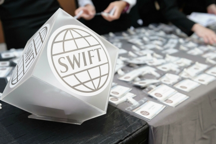 Америка и Евросоюз отказались от идеи отключения SWIFT для России