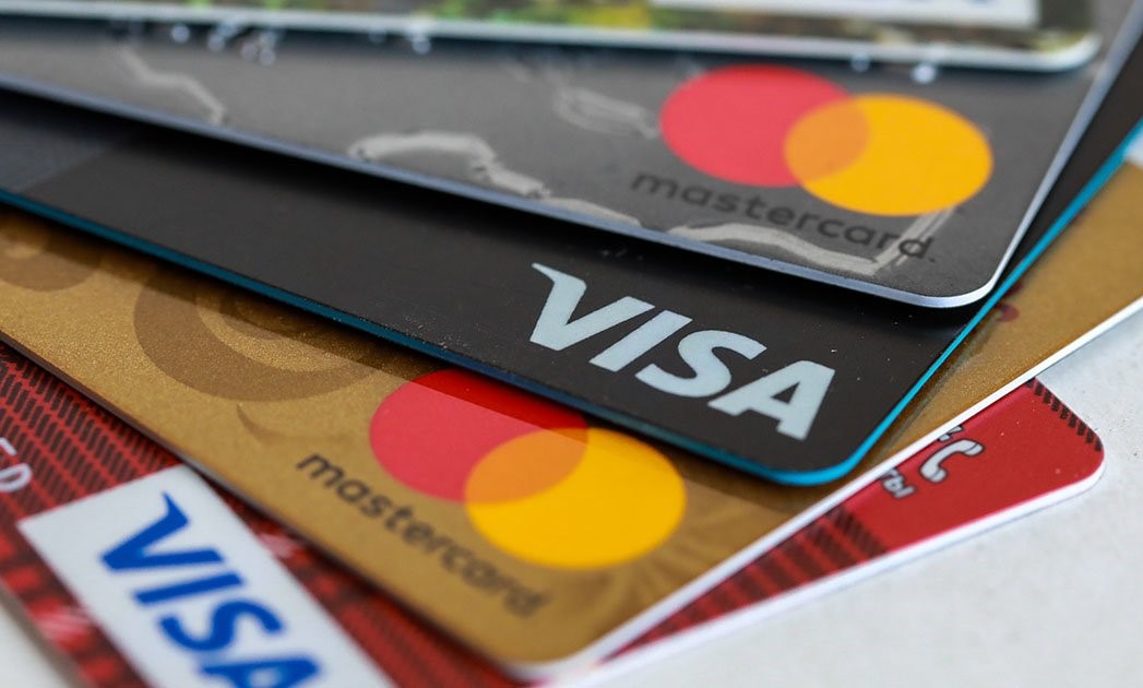 Эксперт объяснил, что делать с просроченными картами Visa и MasterCard