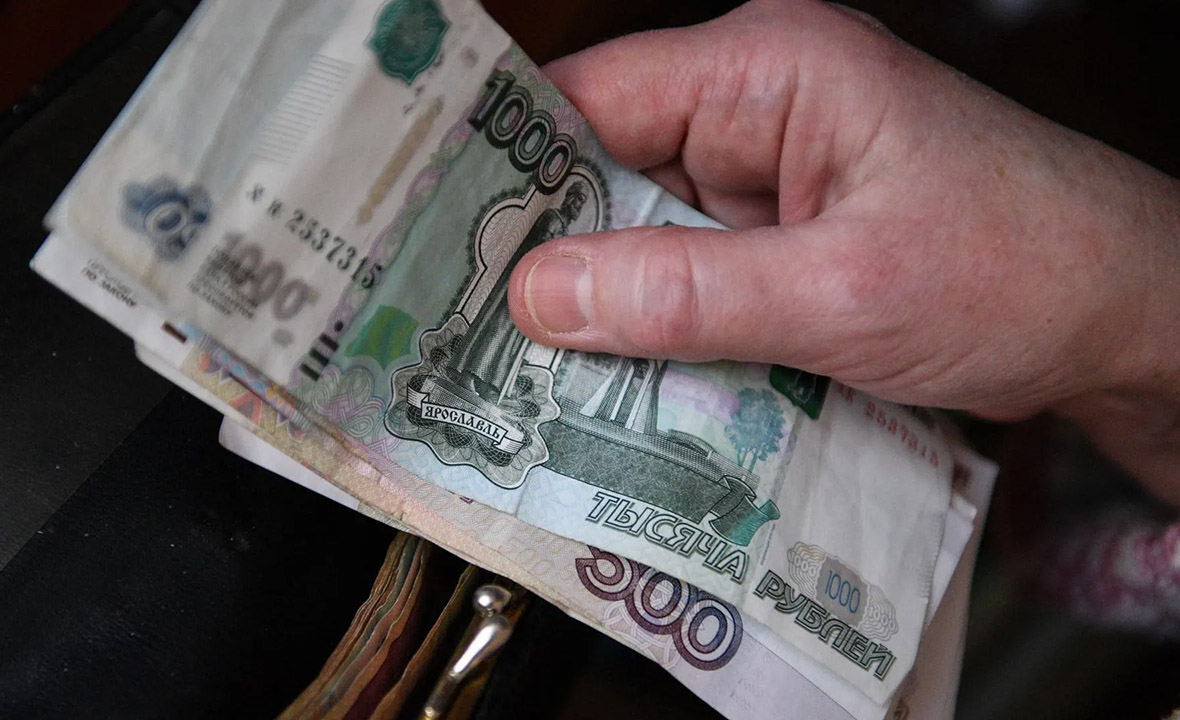 «Под матрасом» или на смартфоне: как изменится обращение денег в России к 2030 году