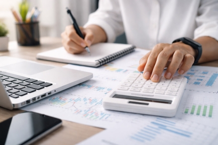 Ставки по вкладам снижаются, но россияне не спешат уходить из банков